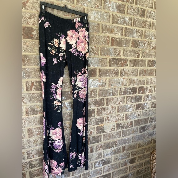 Floral Flared Leggings Polly & Esther Size Medium NWT - Picture 3 of 13